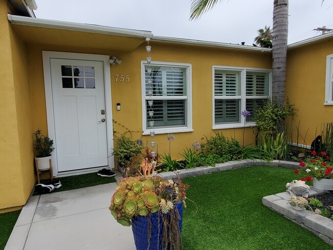 Building Photo - 755 2nd St