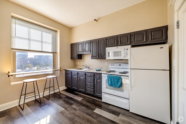 1BR, 1BA - 340SF - Kitchen