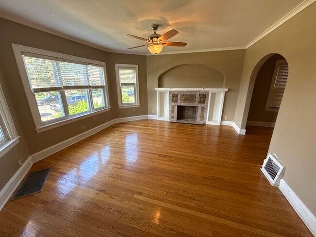 Photo - 5327 W Wolfram St Unit 1