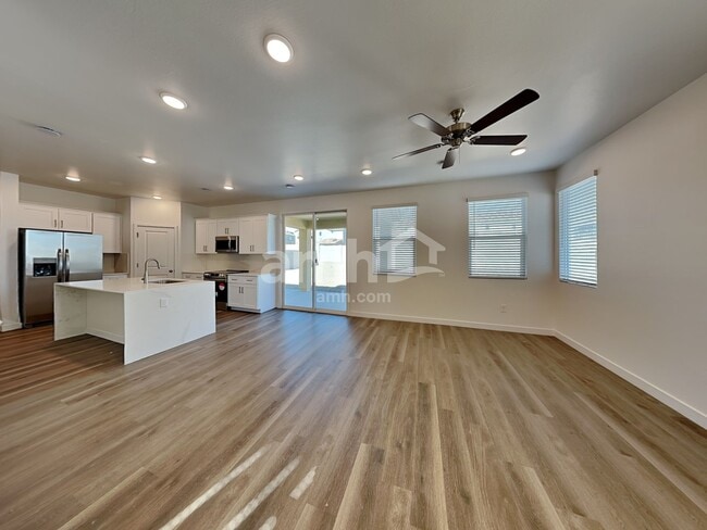 Photo - 18462 W Cottontail Ln