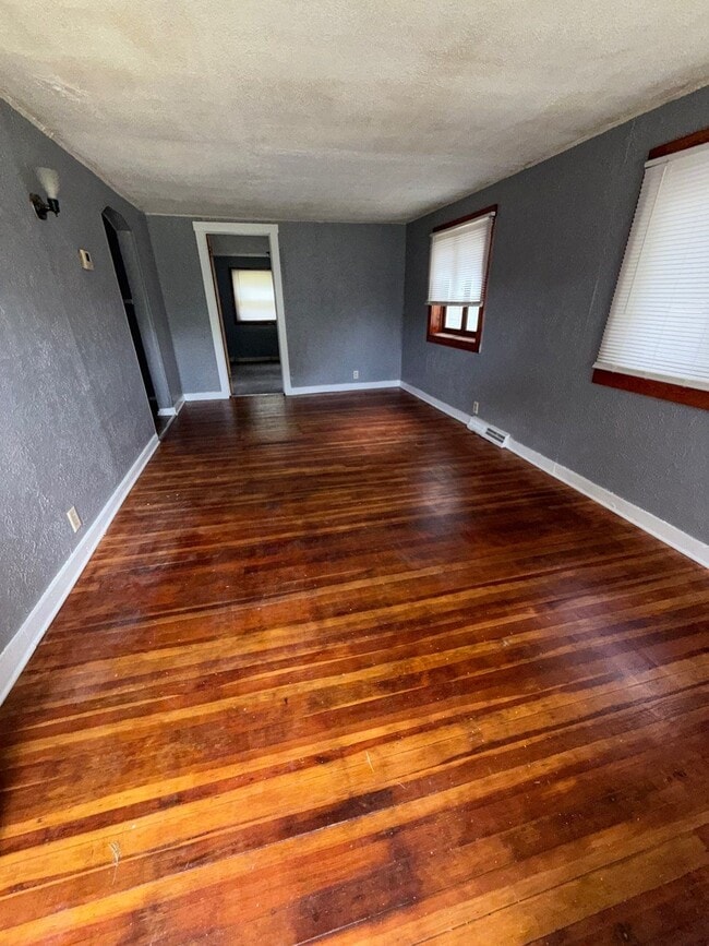 Photo - 321 Vincent Ave