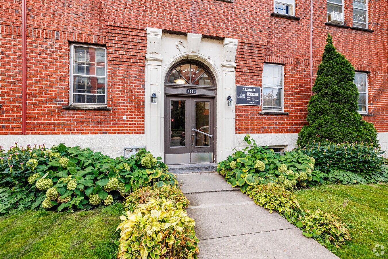 Photo - 6156 Sherbrooke