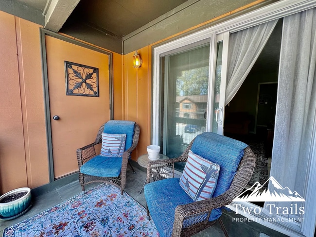 Photo - CHARMING UPSTAIRS CONDO IN HENDERSONVILLE
