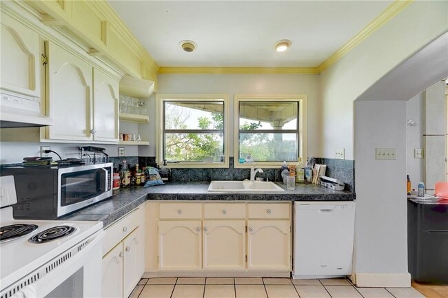 Photo - 1712 Lakeshore Dr Unit B