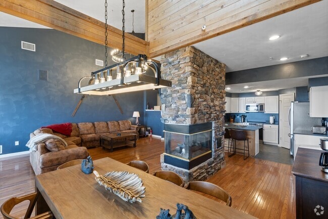 Building Photo - 8120 Stonegate Dr Unit 8120 Rental