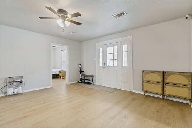 Photo - 107 S Crawford St