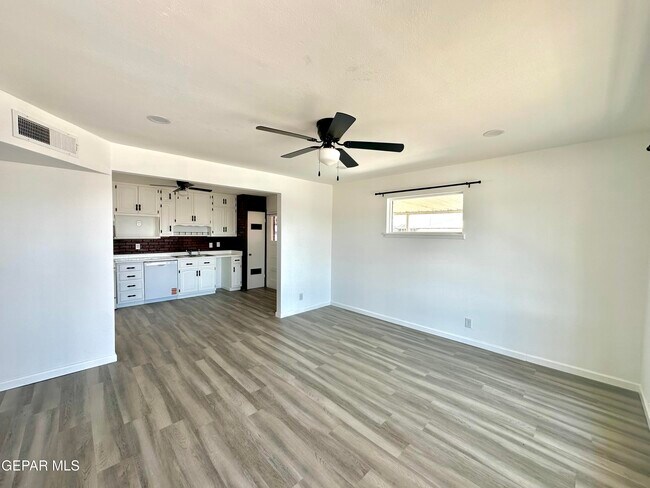 Photo - 4981 Winthrop Dr