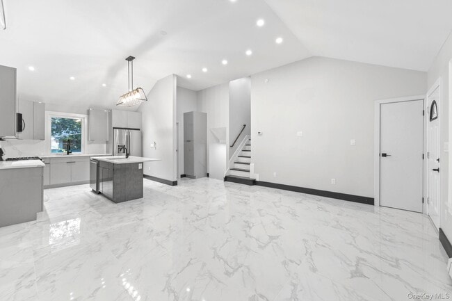 Photo - 86-14 Francis Lewis Blvd