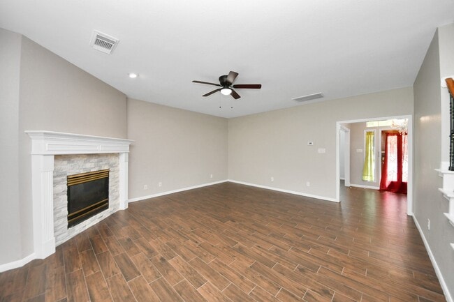 Photo - 1302 Raintree Cir