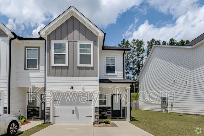 Building Photo - 1076 Linsmore Ave Rental
