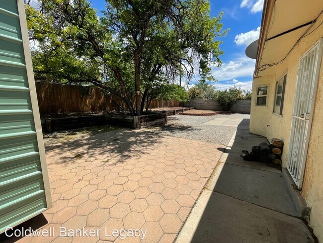 Photo - 3 br, 2 bath House - 2600 Hiawatha Dr NE