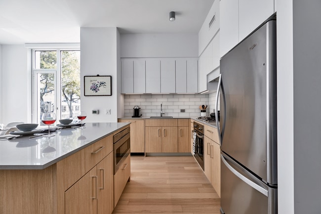 10 Halletts Point