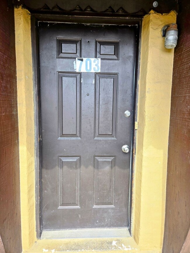 Photo - 701-703 N Front St Apartment Unit 1