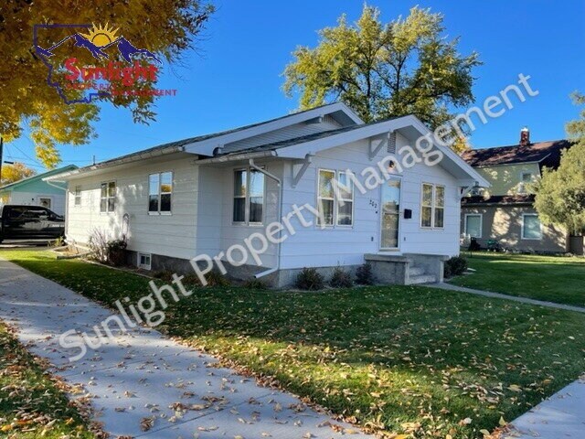 "Charming 2-Bed, 2-Bath Retreat in Laurel, MT – Your Perfect 1148 Sq Ft Haven on 5th Ave Awaits!"