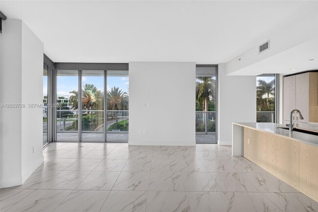 Photo - 2000 Metropica Wy Unit 203