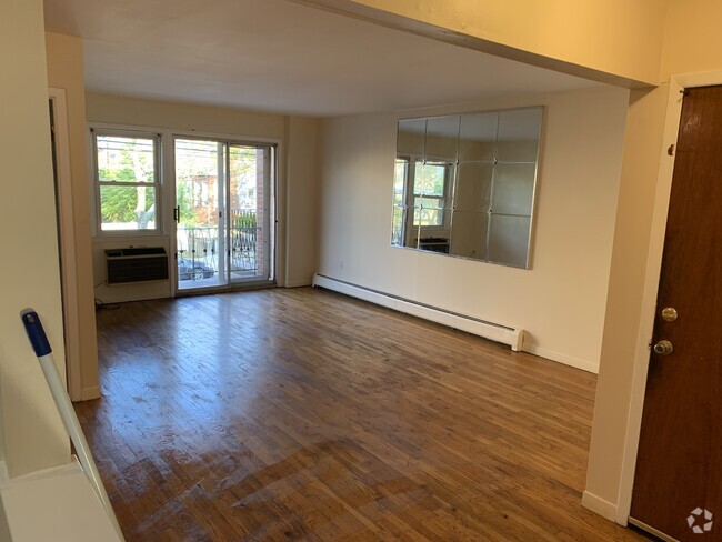 Building Photo - 10138 104th St Unit 2nd Floor Rental