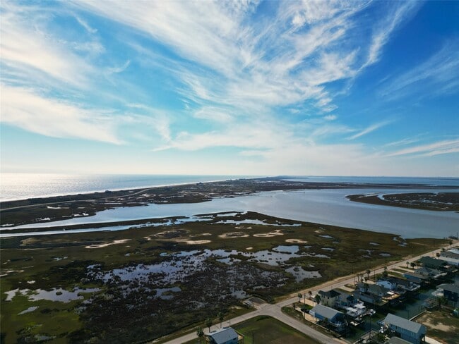 Building Photo - 131 Pieces of 8