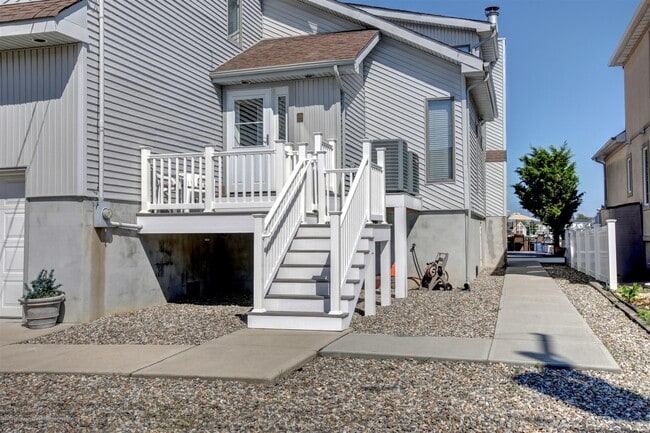 Photo - 374 Aldo Dr