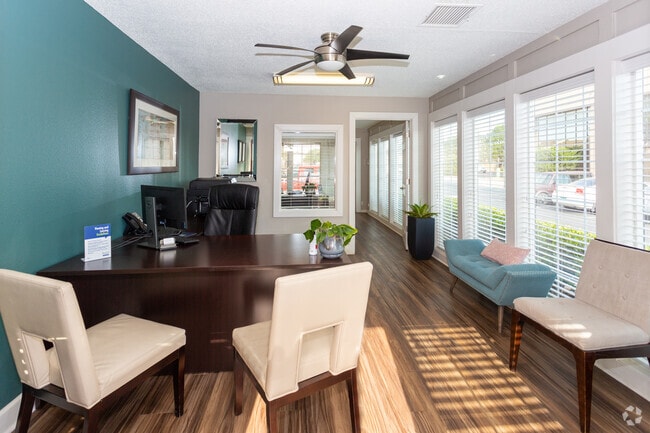 Oficina de arrendamiento - University Gardens