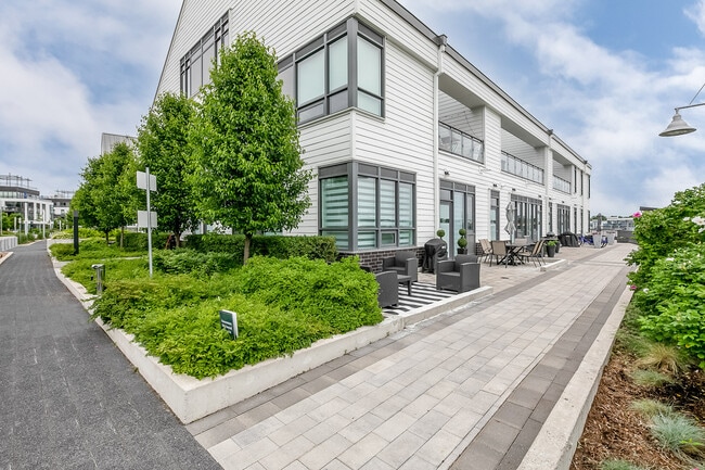 Photo - 331 Broward Wy.