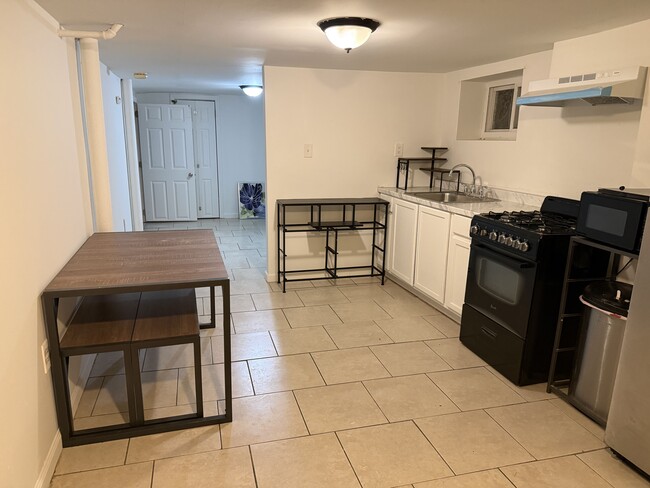 Kitchen/dining area - 58 Arlington Ave Unit Basement