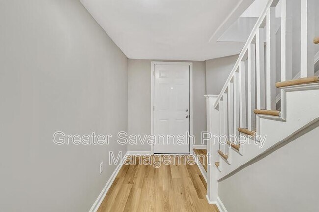 Photo - 916 E 35th St