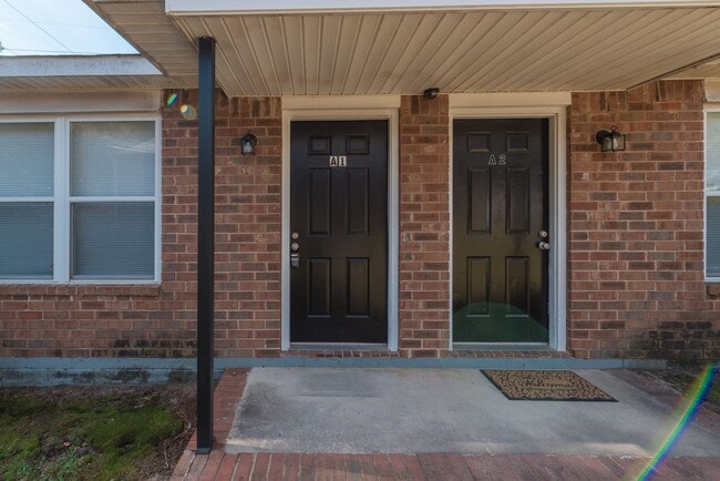 Photo - $950 - Updated 2 Bed/1 Bath Duplex With Stainless Steel Appliances!