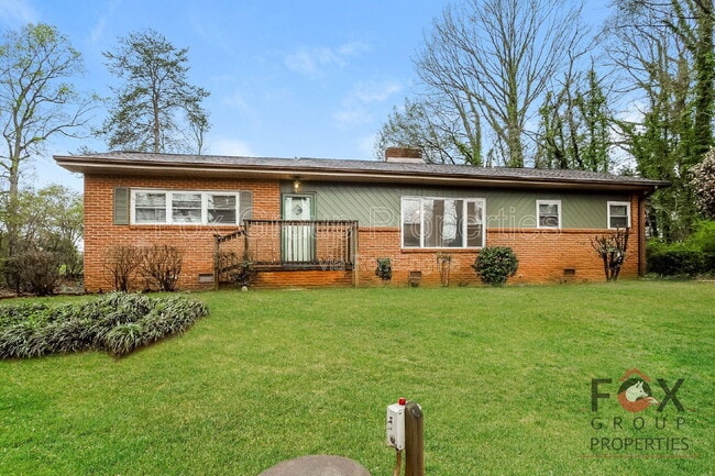 Photo - 1102 Woods Dr