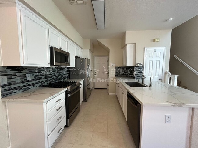 Photo - 5023 Lakeshore Dr