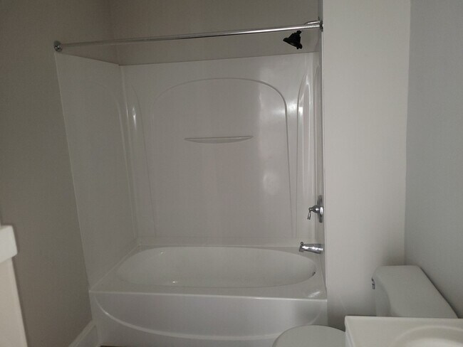 Photo - 506 E 140th St Unit upper