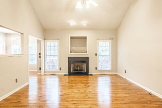 Photo - 1110 Devonshire Trail