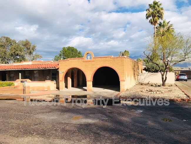 Building Photo - 7742 E Tanque Verde Ln