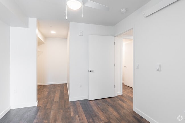 2BR, 1BA - 800SF