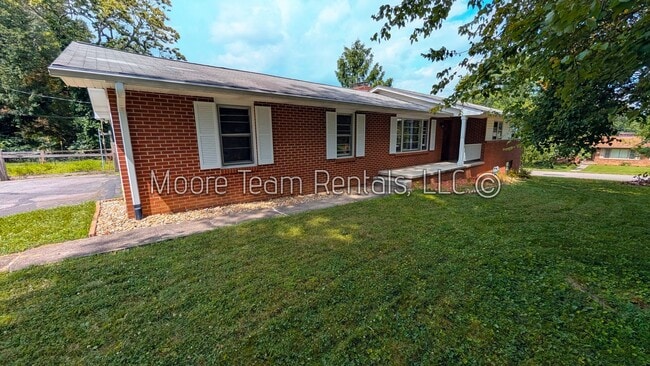 3/2 Ranch - Fenced Garden Plot - 3/2 Ranch - Fenced Garden Plot House