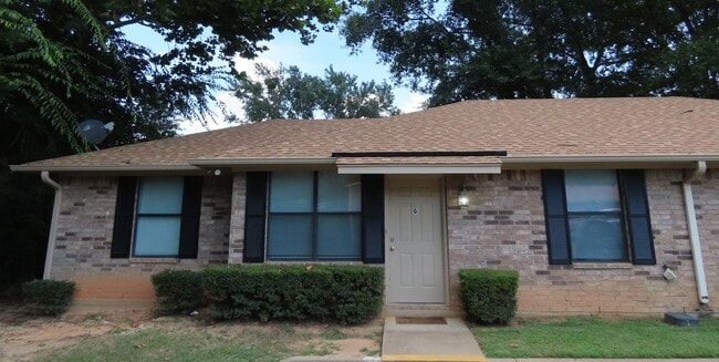 Building Photo - Whitehouse ISD -3 Bedroom, 2 Bath Duplex