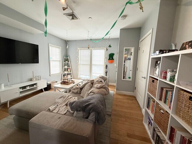 Photo - 195 W 3rd St Unit 1