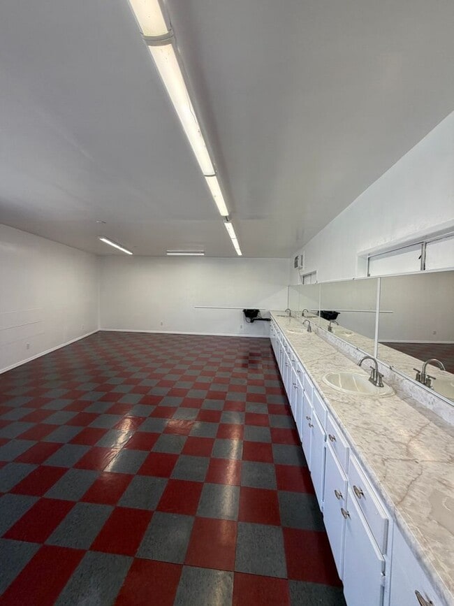 Photo - Paramount Unit Barber Shop
