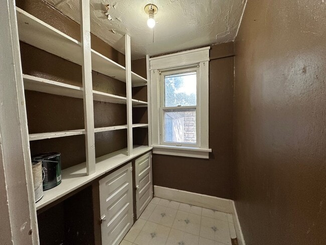 Photo - Large 2 bedroom house $750