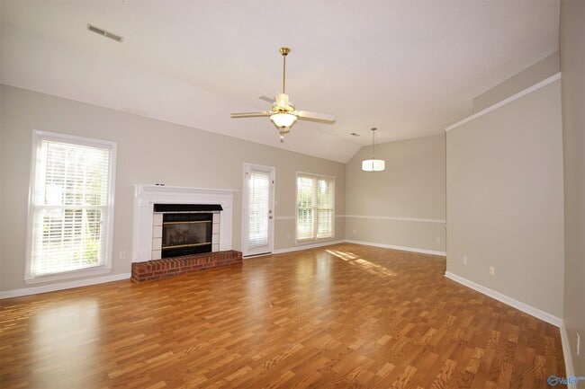 Photo - 115 Markum Ln