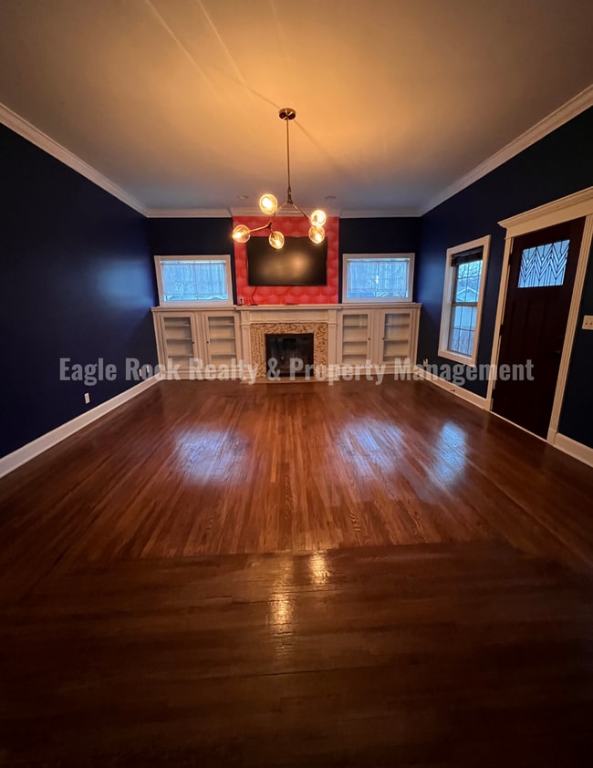 Photo - Historical Owen Park House for Rent (4beds/3baths)