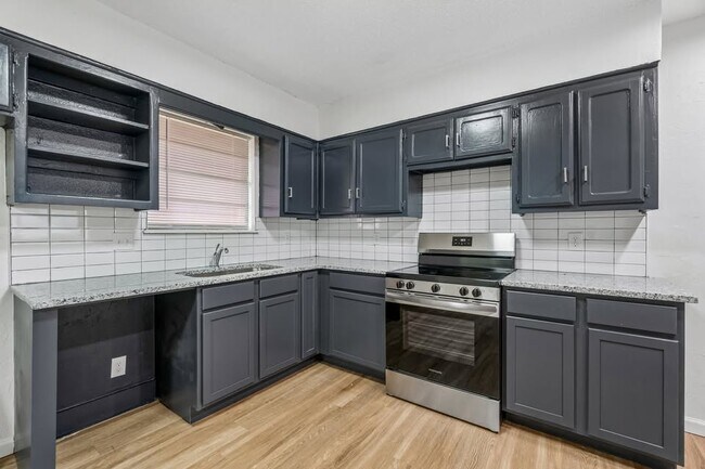 Photo - 601 N Idaho Ave