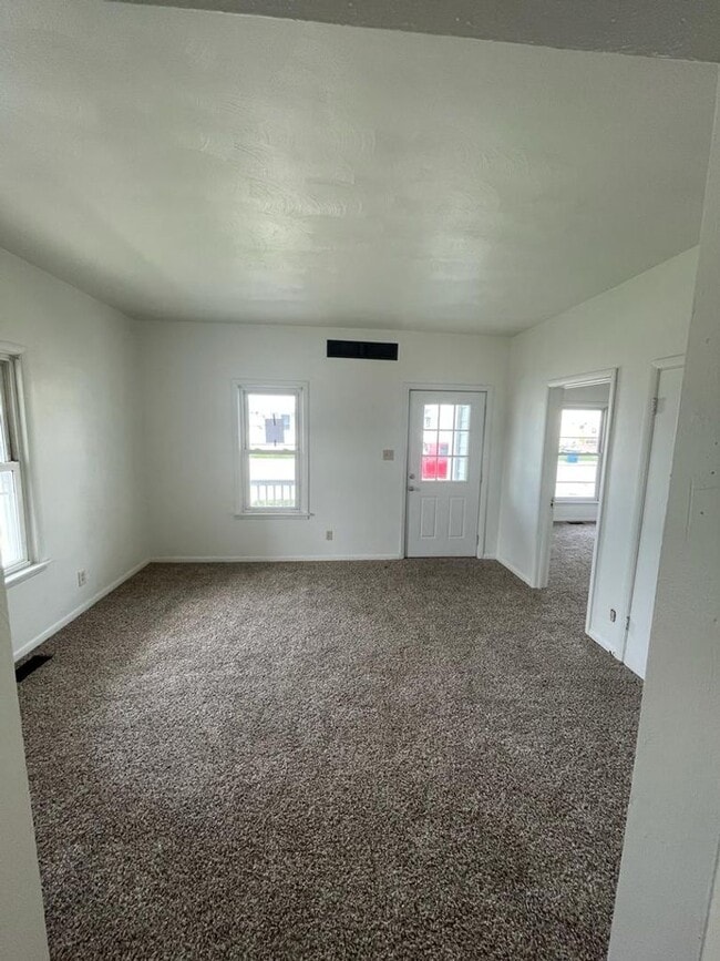 Photo - 103 E Seventh St