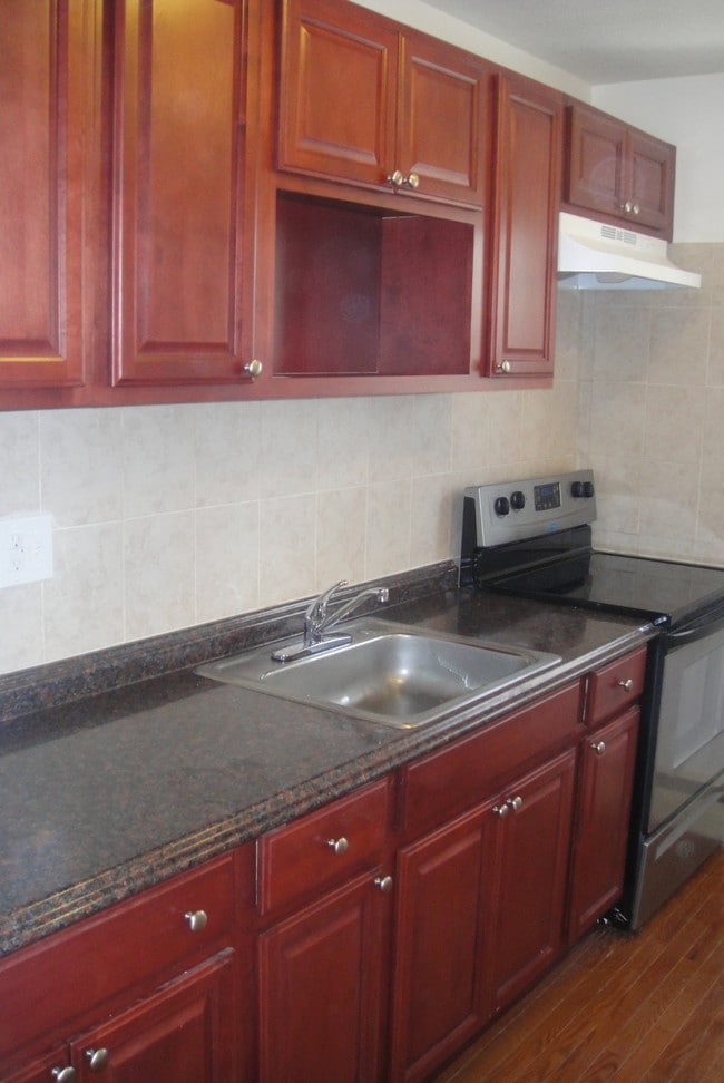 Building Photo - 22 Gray St Unit C4 Rental