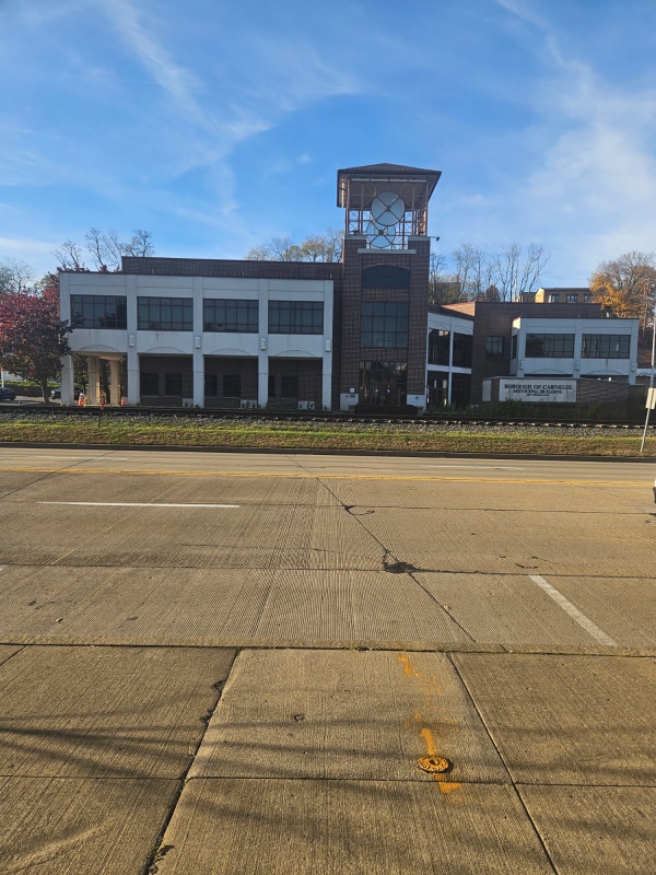 Photo - 325 W Main St