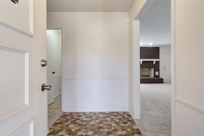 Photo - 524 Sherwood Ln