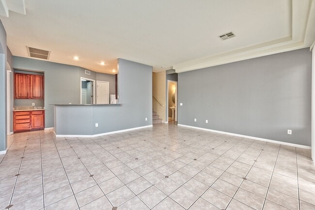 Photo - 220 Lorryn Ln