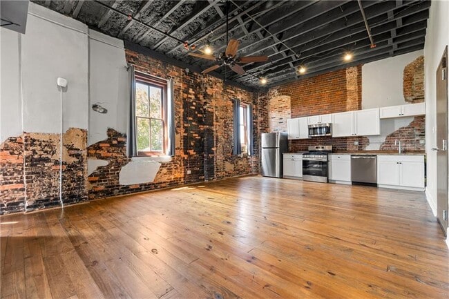 Photo - 558 St Francis St