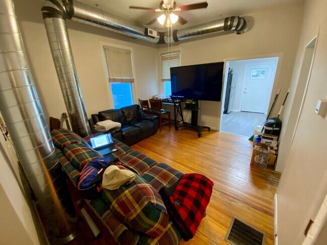 Photo - 5 bedroom /2 bath Mins. from UC for $750/p...