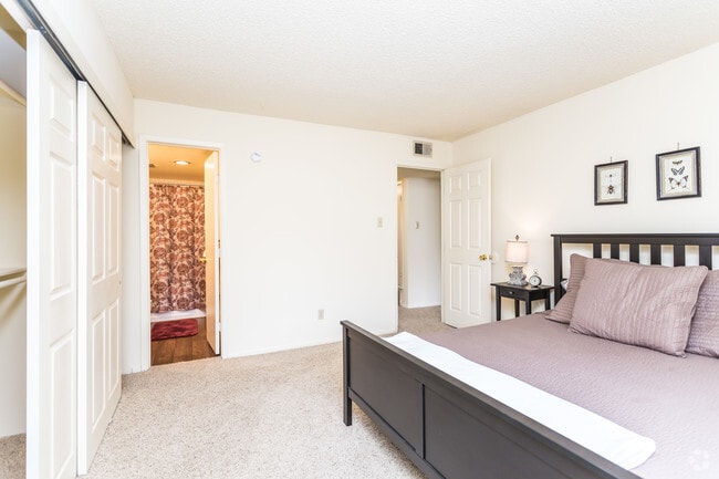 2BR, 2BA - 1050 SF - Kimberly Woods Apartments