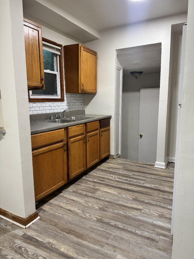 4238 Ellison Rd